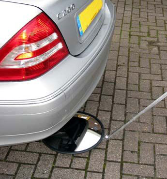 espejo_revisando_vehiculo